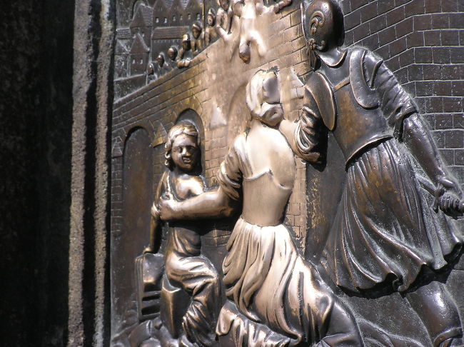 ヤン・ネムポツキーさん？だったと思うけど・・。<br />カレル橋にある像の一つ。この橋から突き落とされそうになってる人をさわりながら願い事をするといいらしい。