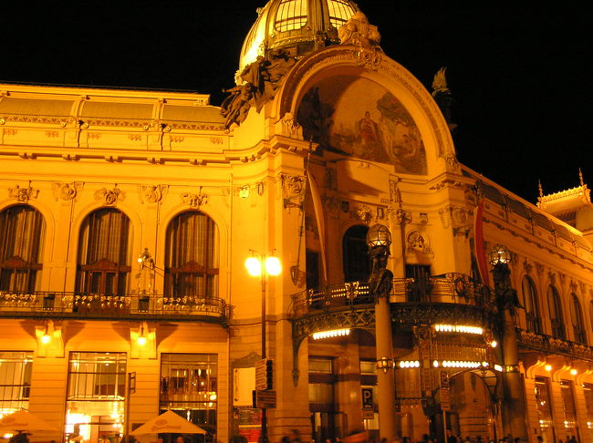 アールヌーボが有名な市民会館！<br />夜、コンサートに行きました！<br />スメタナのわが祖国が聞けたよ♪<br />帰り怖かった〜