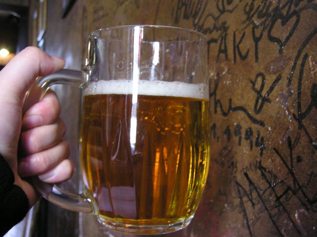 チェコビール！<br />ウ・カリハで飲みました！<br />シロアスパラと酢キャベツ、チェコの白パンも食べたよ。おいしかった♪