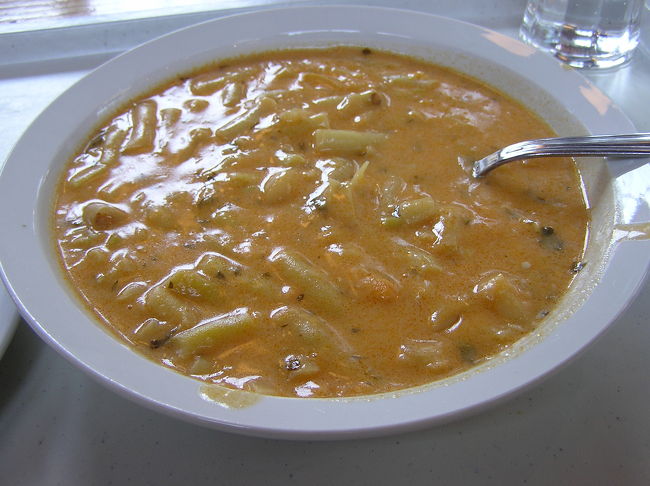 お豆のスープ。パプリカがよくきいてておいしかった。