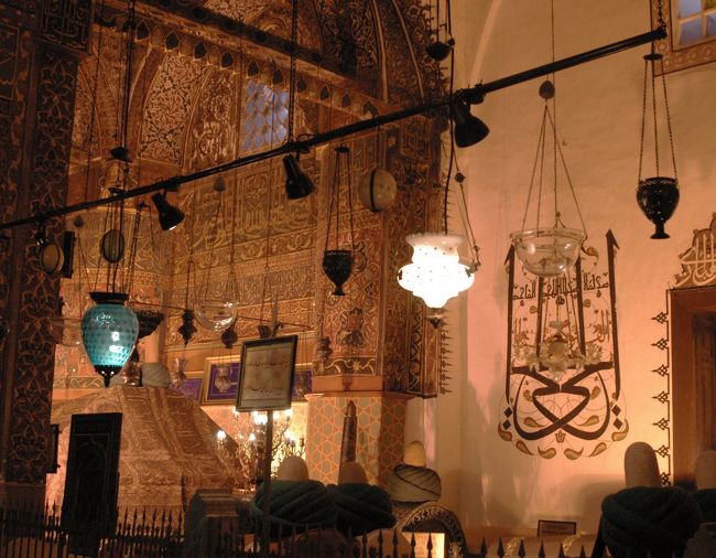 メヴラーナ博物館内部。<br />メヴラーナ一族の遺品の展示。