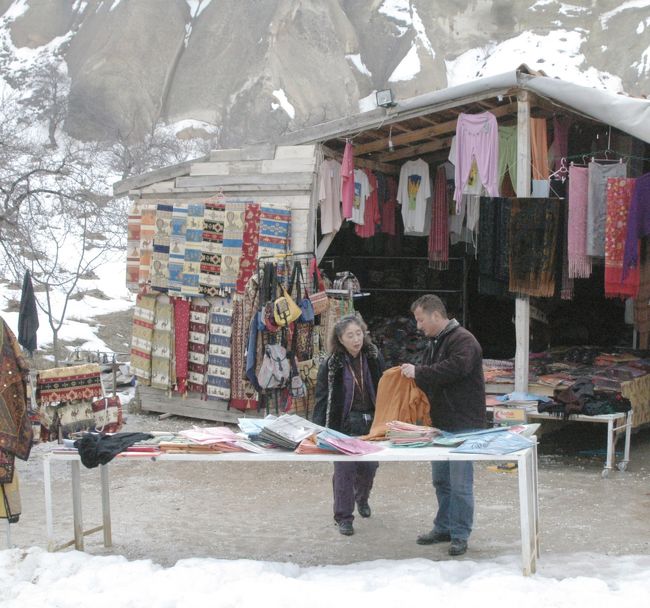 ウチヒサールの土産物屋。