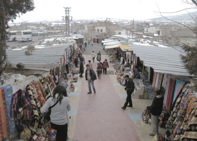 カイマクル地下都市入口の土産物屋。