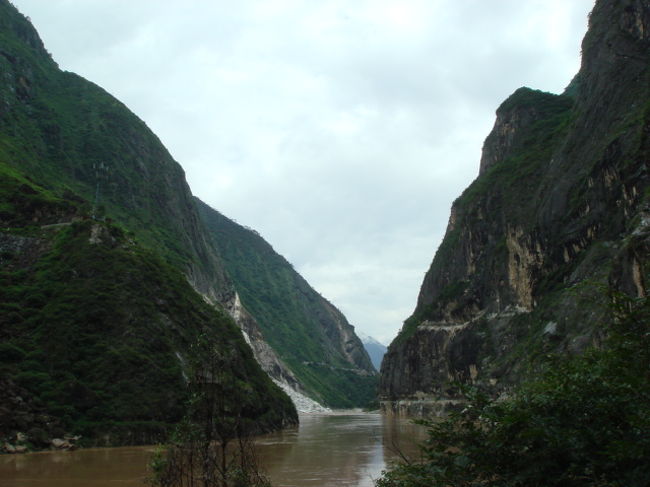 えっ…　記憶がだんだん鮮明に蘇ってきた。。。<br />そう５年前にエジプトのカイロに行ったとき、登ってはいけないピラミッドに夜中こっそり日本人３人で登りに行ったことがあったのだ。。。<br />当時学生だった彼に誘われ、今でもそのことはとてもいい思い出になってる出来事だった。。。<br />彼とは連絡先も交換してなかったので、それ以来は連絡したこともなかった。。。<br />