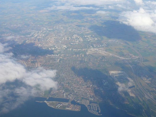 コペンハーゲン上空。 <br />45分遅れた飛行機は順調にコペンハーゲン上空を飛んで... 