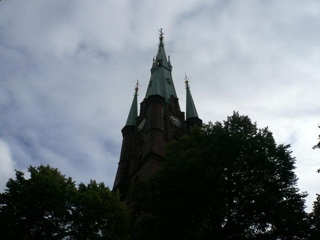 ストックホルム中央駅 Stockholm CentralstationからSergel Torgへと続くKlarabergsgatan通りにあるクララ教会 Klara Kyrka。 