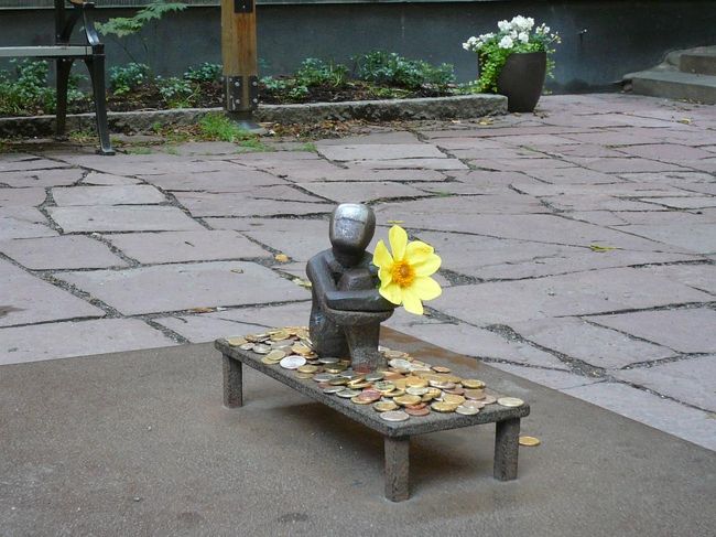 この裏庭にIron Boyがいる。 