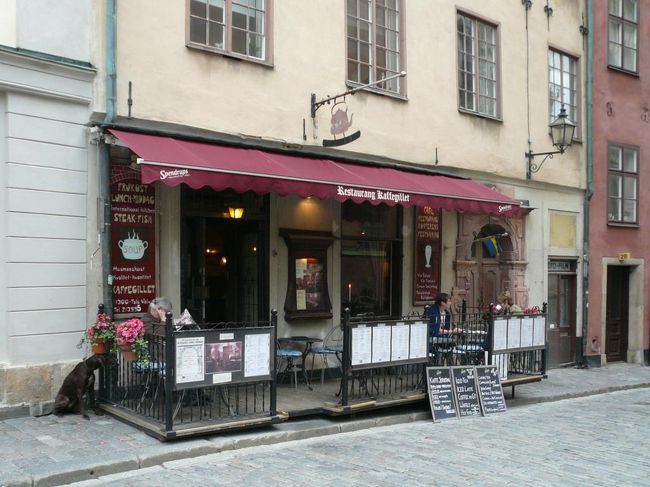 大聖堂の裏のレストランKaffegilletが日本語のメニューを出していたので思わず入って夕食を取った。 まだ時間も早かったせいか、テラス席が空いていた。 