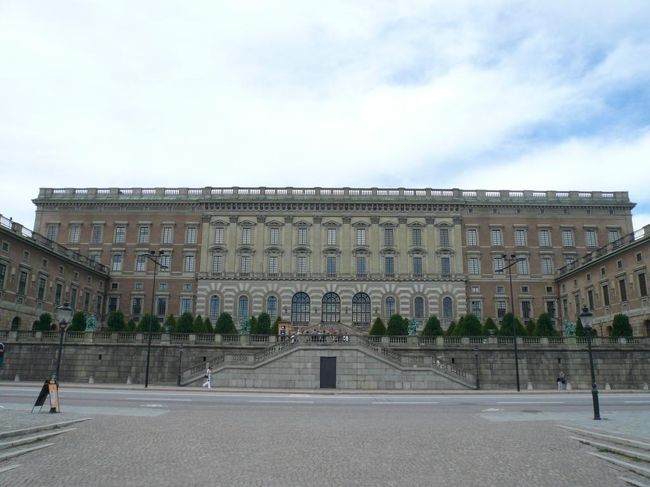 まだ時間があったので、昨日とは反対側から王宮 Kungliga Slottetへ向かった。 