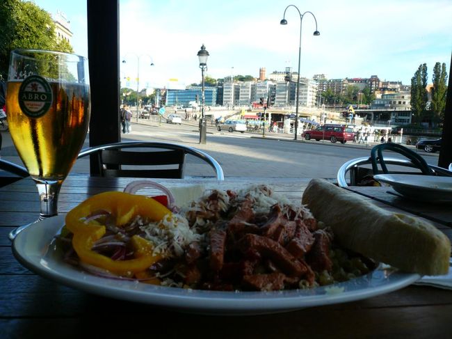 遠くに見えるのはスルッセン。 食事後、街をぶらぶら歩きながらホテルに戻った。 