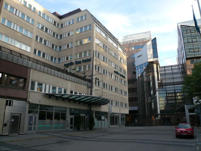 今回宿泊したNordic Sea Hotel。 <br /><br />広くは無いけれど、綺麗でとても良いホテルだった。 <br />レセプションも親切だったし、また泊まっても良いなと思えるホテル。 <br /><br />駅前にあり、(道に迷いさえしなければ)バス・ターミナルも近いし(Arlanda Express Trainのホームまでは徒歩30秒くらい)、とても便利なロケーションにある。 