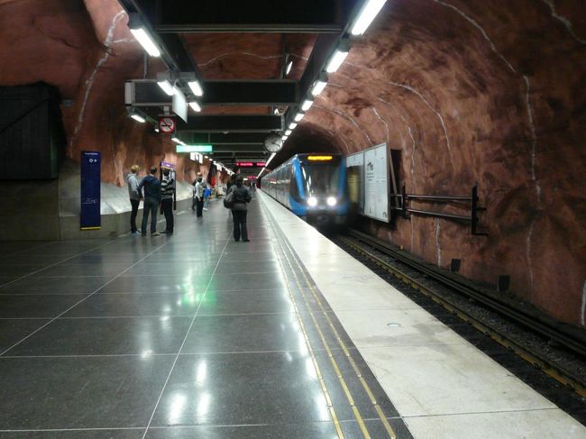 雨はやみそうにないので、地下鉄でRådhuset駅からT-Centalen駅まで戻り駅の周辺で買い物。 