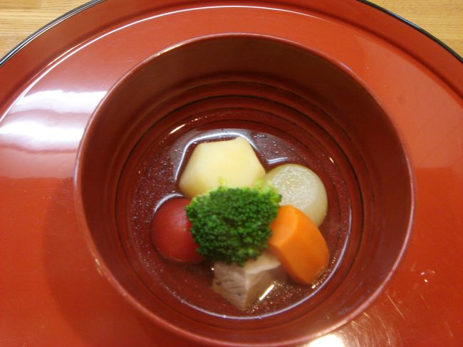 野菜のポトフ。<br /><br />この後天ぷら出たんですが撮り忘れました。<br />ゴボウ・空豆・海老だったかな。