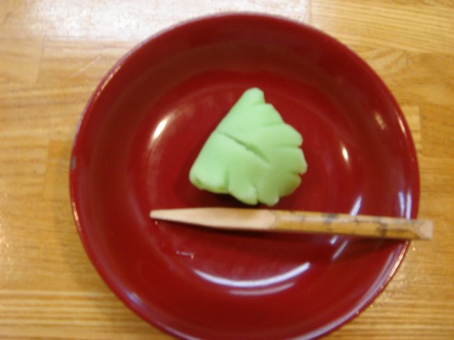 白餡和菓子<br /><br />ゆっくり食べて２時間くらい。カウンターに座ってたから、料理してるところをじーーーーっと見てしまった。仕事しづらかったかも。。。<br />大将も良い人で、また行きたいです。