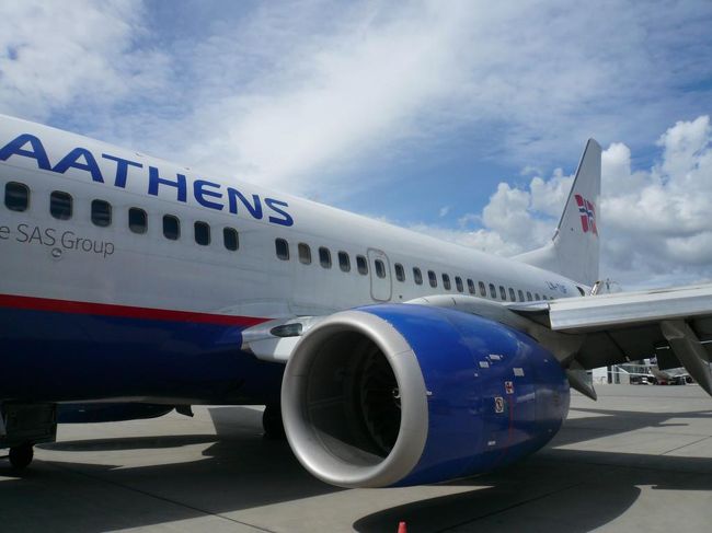 五日目の続き。<br /><br />無事にオスロ・ガーデモエン国際空港 Oslo Lufthavn Gardermoenに到着。 飛行機を降りた後、バスに乗せられてターミナルに移動した。<br /><br />まずはキャッシングで資金調達。  次にストックホルムで釣銭に紛れ込まされた旧100SEK紙幣(ストックホルムではどこでも使用不可だった)の両替。 無事に両替してもらえてよかった。 <br /><br />市内への移動はSASエアポート・バス Flybussenを利用して移動。 降車駅は終点ではないので、運転手にバス停に着いたら教えてくれと頼んだらその運転手は最初のバス停で交代してしまった。 代わった運転手の停車駅のアナウンスを聞き取ることが出来たので、無事に目的のバス停で降りることが出来たけれど。 その運転手は、私がちゃんとホテルの場所をわかっているか心配してくれて、わざわざバスを降りて道案内をしてくれた。 おかげですぐホテルに着くことが出来た。 北欧の人達は、どこの国も親切な人が多かったな。 