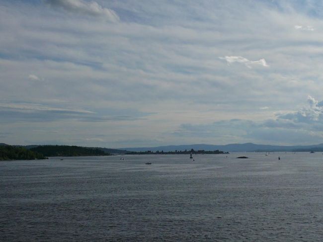 城壁の土手からの眺めはとても綺麗だった。 土手には柵がなにもないのでちょっと怖い。 