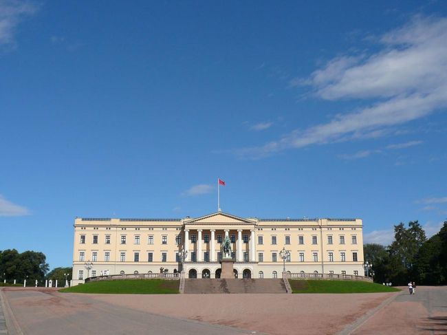 王宮 Det Kongelige Slottetも青空に映えて綺麗だ。 