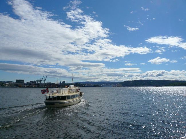 乗ってきたフェリーは市庁舎前広場へ戻っていった。 