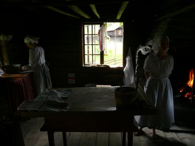 Lefseというノルウェーのパンの実演販売をしていたので食べてみた。 甘くて結構おいしかった。 ちょっと蝿が多いのは気になったけれど... 