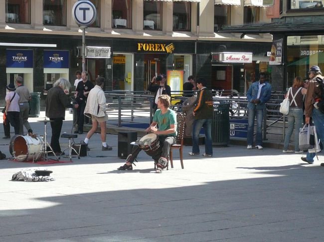 カール・ヨハン通り Karl Johans Gateの大道芸人。 
