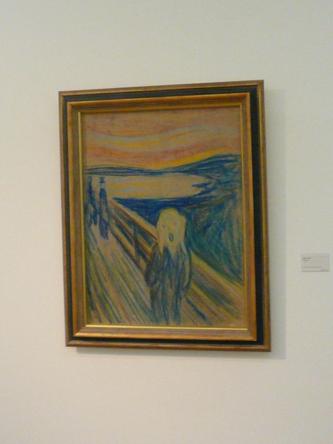 夕方、地下鉄に乗ってムンク美術館 Munch-museetへ。 ここは警備が厳重で、荷物をロッカーに預けるだけでなく、空港にあるような金属探知機も通らないと入れてもらえない。 ここは写真撮影が出来たので、気に入った作品と記念撮影をしてきた。 
