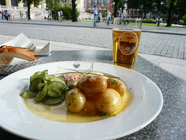 サーモンの料理とノルウェー・ビール。 