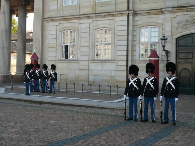 18時に夕方の衛兵の交替式があった。 大々的なのは昼間行われる。 