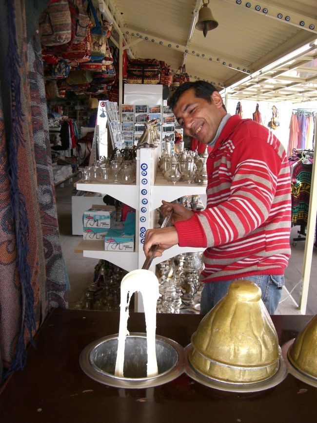 トルコ風アイス！！<br /><br />ほんとにのびるんだぁ♪♪