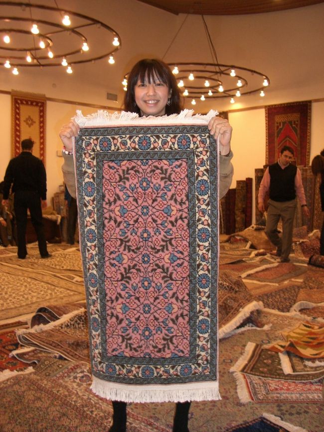 トルコじゅうたんを持って♪<br /><br />可愛いけど高いんだな。。