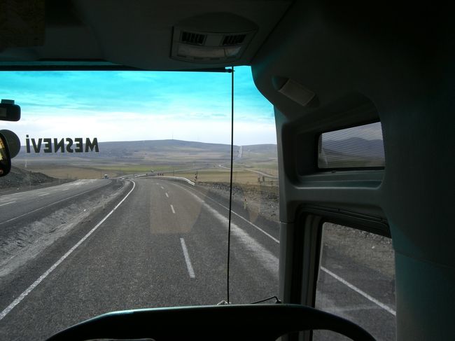 シルクロードをバスで走ってるところ☆