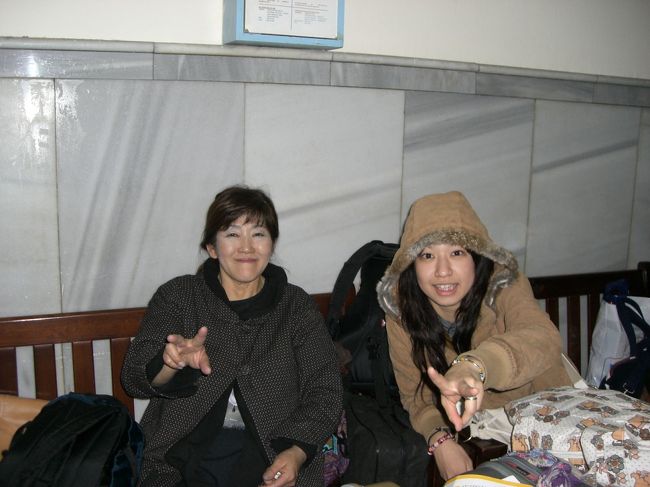 アンカラの駅のホームで電車を待っているとき♪