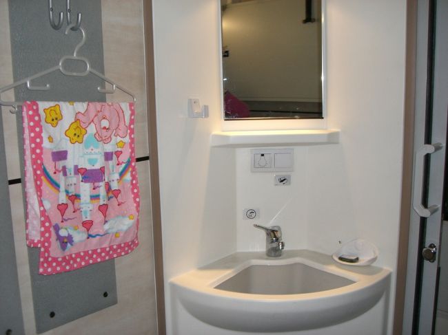これもアンカラエクスプレスの車内☆<br /><br />お湯は出ないから水で髪の毛洗った。。