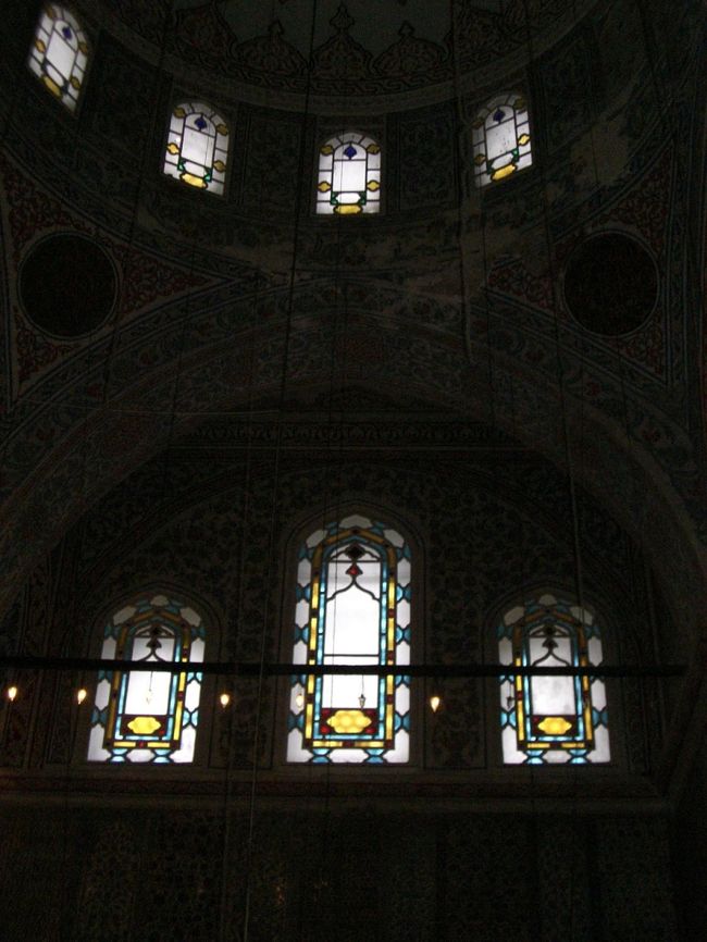 ブルーモスクの中の写真！！<br /><br />ステンドグラスが綺麗☆