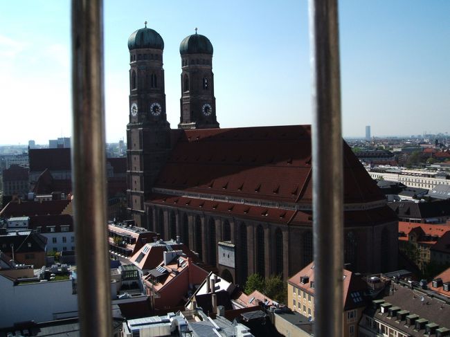 同じく新市庁舎の塔の上から臨むフラウエン教会。