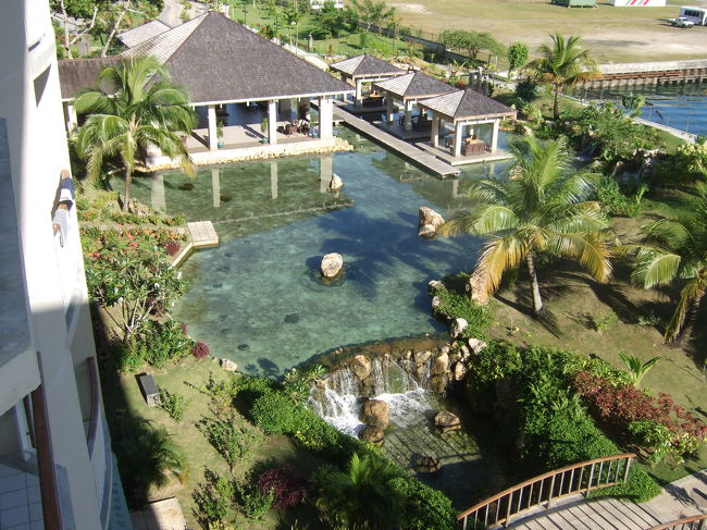 ホテルから見下ろしたエントランス辺り、<br />