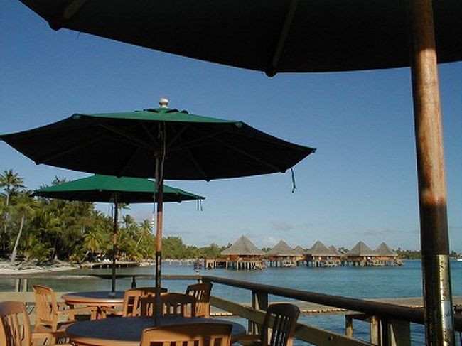 ここで、読書（暑いので屋根のあるところ）したり<br />トロピカルジュースを飲んだり♪