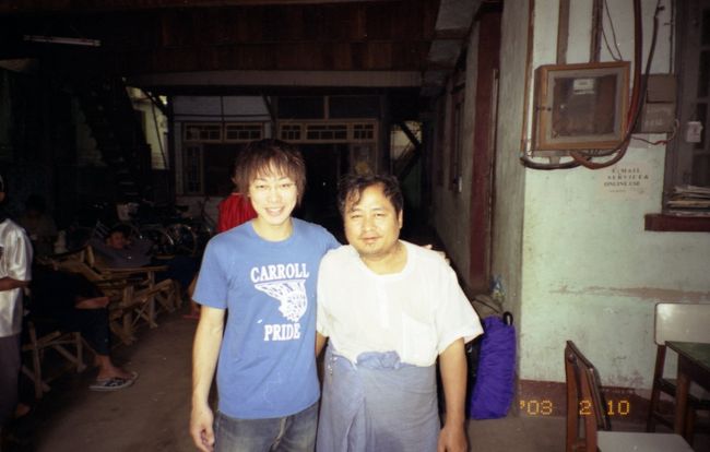 pangaba guest houseの従業員。<br />2000年訪問時にも泊まったので、そのことを伝えると翌朝から異常な量の朝食を用意してくれました。<br /><br />おかげで昼飯を食べずにすみました。<br />節約節約♪