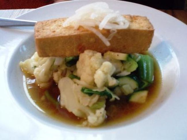 ディープフライトーフ（つまりは厚揚げ）。<br /><br />久しぶりに”ダシ”の味を堪能しました。<br />日本で食べるのと変わらない、おいしい味。<br />