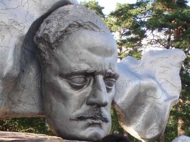 シベリウス氏の正面。<br /><br />画像では大きく見えますが、<br />実際見るとそんなに大きく見えません。