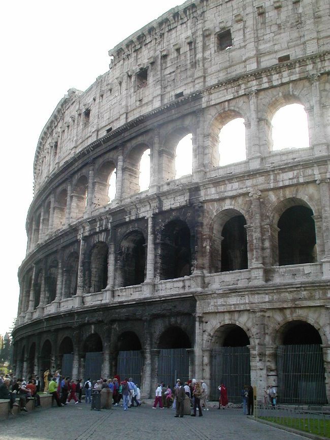 2000秋、イタリア旅行記(5):10月7日(3)ローマ・コロッセオ、スペイン広場、トレビの泉