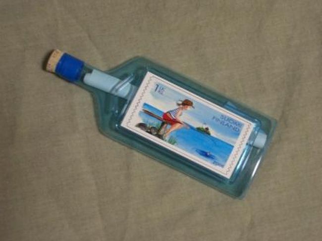 こんなボトルで手紙を送ってみませんか？<br />POSTIで販売しています。<br /><br />もちろん日本まで送付可能、郵送料1.40ユーロ。<br /><br />こういうセンス、日本にも欲しいですね。<br />手紙を書くことも楽しくなりそうです！<br />