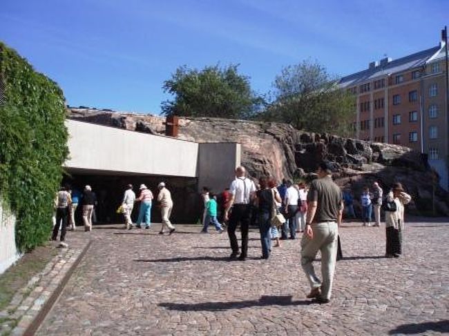 10:20<br />３日前に行ったら閉められていた、<br />テンペリアウキオ教会へ。<br /><br />この日は開いていました。ヨカッター