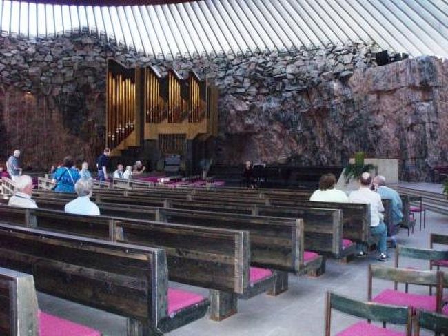 音響効果もよく、<br />コンサートなども時々行われるそうです。