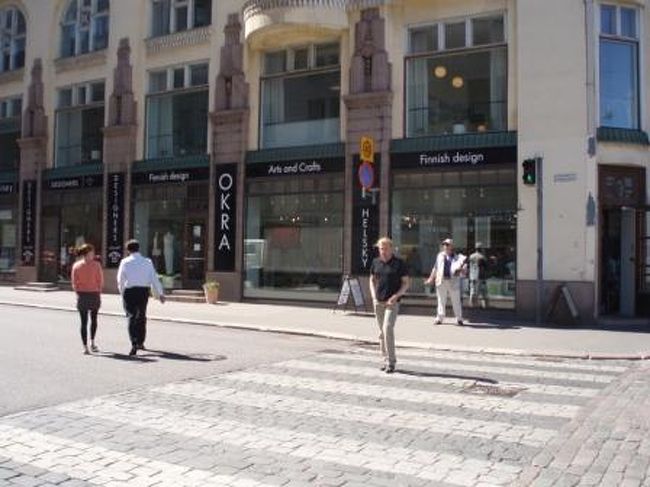 フィンランドデザインのショップを捜し、<br />買い物をしました。