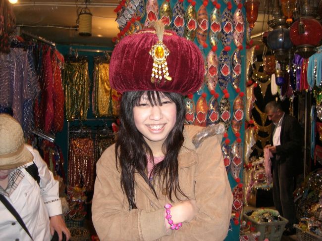 顔よりも頭よりもでかい帽子☆