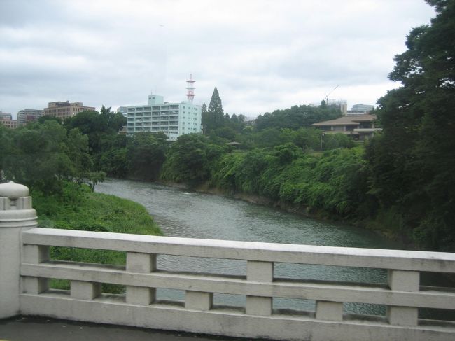 バスの中からみた、佐藤宗幸が歌ってヒットした「青葉城恋歌」の歌詞の中にでてくる「広瀬川」<br /><br />