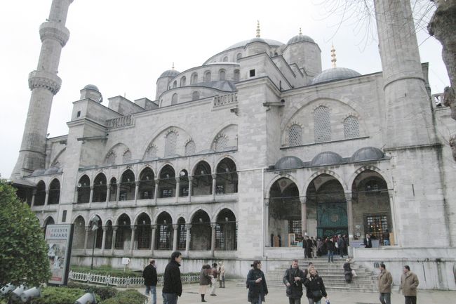 ブルーモスク正面入口。