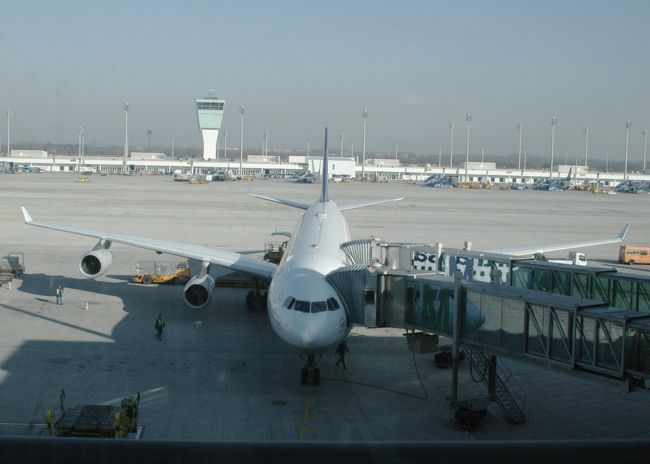 ミュンヘン空港で成田行きのフライトに乗り換えた。<br />待ち時間は５時間半！