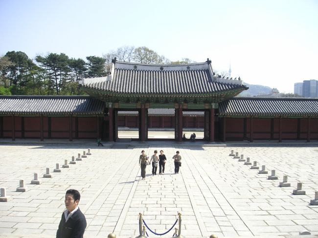 ほとんど観光という観光はしてないんですが、とりあえず世界遺産くらいは見ておかないと、という訳で昌徳宮へ。