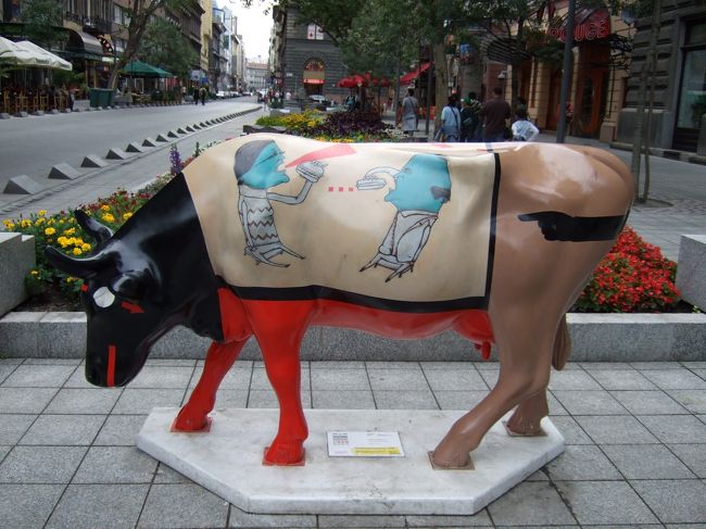 このとき、ブダペスト市内ではカウフェスタなるものが開催されていたようで、街じゅうのいたるところで牛のオブジェが目撃されました。<br /><br />それらは最後にまとめて。